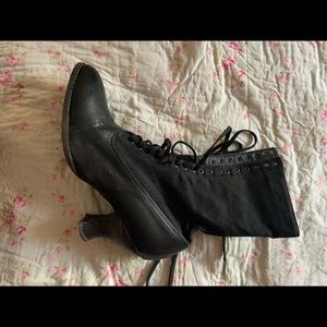 Witchy!!! Ankle heeled boots!